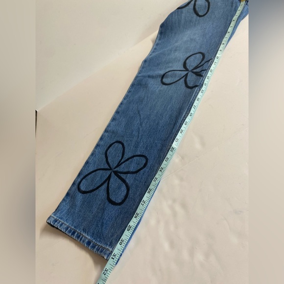 Levi’s -Low Pro Straight with 70’s boho black flower.Great condition..Size 29 - Picture 10 of 10